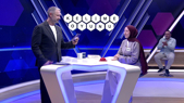 Açık denizde, gökle yerin birleşir gibi göründüğü yer