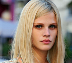 DOKUZ PERUKLU KIZ - Fragman