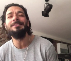 Hayrettin Şarkı Söylerse...