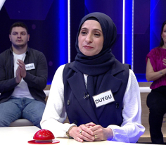 İki farklı seçeneğin birbirine alternatif olarak sunulmasını sağlayan bağlaç