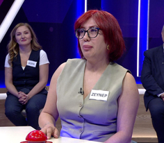 Çeşitli kumaşlardan yapılan, içerisine eşya koyulan özel çanta