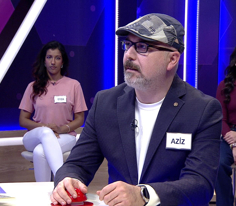 Yarım çember biçiminde yassı ve keskin olan ekin biçme aracı