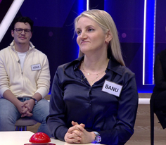 Türkçe kökenlisi "savaş" olan kelimenin Farsça kökenli karşılığı