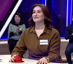 Bedenin belden aşağısına giyilen, değişik biçimlerde olan kadın giysisi