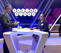 Futbolda havadan gelen topa sıçrayarak ayakla vurma