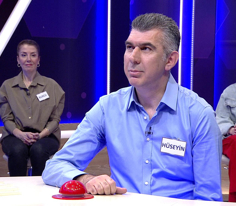 Açık denizde, gökle yerin birleşir gibi göründüğü yer