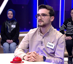 Bir yapı grubunun ortasında kalan üstü açık alan