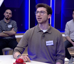 Çoğunlukla kare veya silindir biçimindeki yüksek yapı