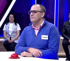 Evlerde içine yemek takımlarının konulduğu dolap