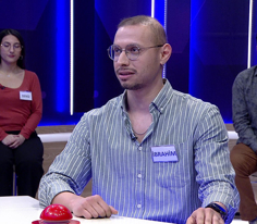 Belli hafif figürlere, çoğunlukla sahne düzenine ve müziğe dayalı gösteri türü