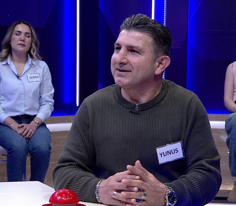 Yeşilimtırak sarı renkte, halojenler grubunun ilk üyesi olan basit element