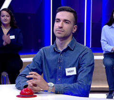 Başlangıcı ile bitimi arasında eşit uzaklıkta olan süre