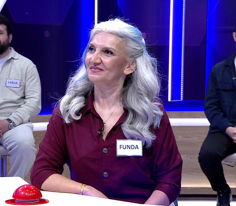 Gömlek veya hırka üzerine giyilen kısa giysi