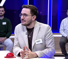 Birleşik bir ışık demetinin bir biçimden geçtikten sonra ayrıldığı renklerden oluşmuş görüntü