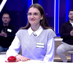 Hâli, davranışları, üstün vasıfları sebebiyle, çeşitli kerametler gösteren kimse