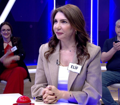 Herhangi bir kısıtlamaya, zorlamaya bağlı olmayan, serbest