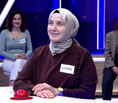 Türkçe kökenlisi “mercek” olan sözcüğün Fransızca kökenli karşılığı