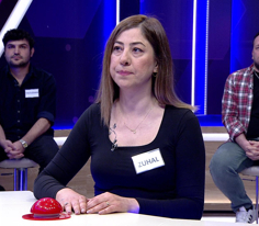 Seçkin görünmek için, bazı çevrelerdeki düşünceleri benimseyen, onlar gibi davranmaya özenen kimse