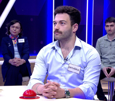 Düşünce ve davranışlarında belli ilkelere sıkı sıkıya bağlı olan