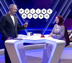 Açık denizde, gökle yerin birleşir gibi göründüğü yer