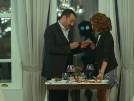 Sermet yüzüğü taktı