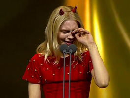 Aleyna Tilki ödülü alırken gözyaşlarına boğuldu!