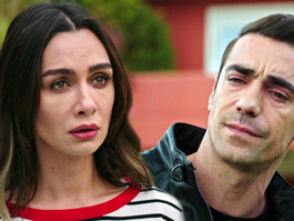 Belki de biz sevmemeliyiz!