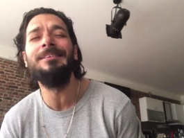 Hayrettin Şarkı Söylerse...