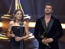 En İyi Dizi Çifti – Aile | Serenay Sarıkaya - Kıvanç Tatlıtuğ