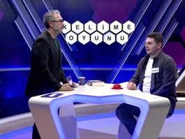 Öğrencilerin bir belletmenin gözetimi, altında ders çalışmaları