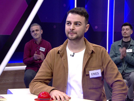 Taneli veya toz durumdaki maddelerin, kalınını incesinden ayırmak için kullanılan delikli gereç