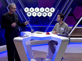 "Gerçek olarak, hakikatten" anlamına gelen zarf