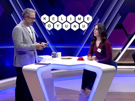 Bazı kabuklu deniz hayvanlarının içerisinde oluşan, değerli ve sedef rengindeki süs tanesi