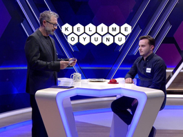 Mavi, kırmızı ve çok az miktarda beyazın karışımından ortaya çıkan renk