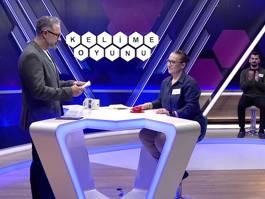 Futbolda havadan gelen topa sıçrayarak ayakla vurma