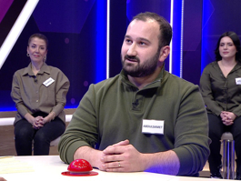 Tarlalarda toprağı işlemek için kullanılan demir saplı bir kazı aracı