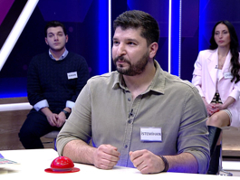 Benekleri dört köşeli ve kırmızı renkli olan iskambil kâğıdı