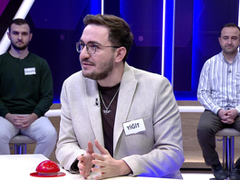 Birleşik bir ışık demetinin bir biçimden geçtikten sonra ayrıldığı renklerden oluşmuş görüntü