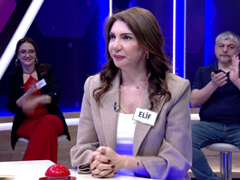 Herhangi bir kısıtlamaya, zorlamaya bağlı olmayan, serbest