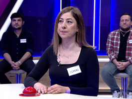 Seçkin görünmek için, bazı çevrelerdeki düşünceleri benimseyen, onlar gibi davranmaya özenen kimse