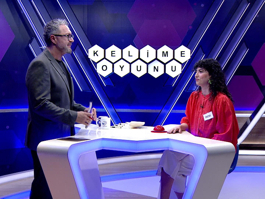 Vücudun üst bölümüne giyilen, genellikle ince kumaştan yapılan kadın giysisi