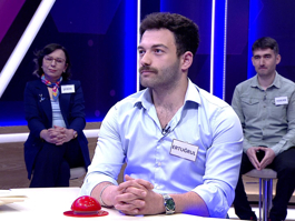 Düşünce ve davranışlarında belli ilkelere sıkı sıkıya bağlı olan
