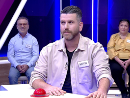 Birine veya bir şeye uyan, onun arkasından giden