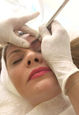 Daha Güzel ve Kalın Kaşlara Nasıl Sahip Oluruz?