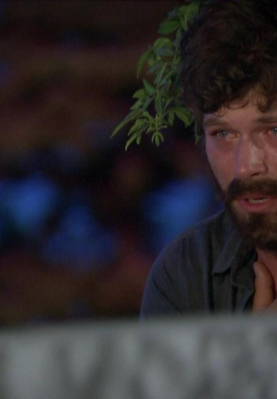 Behlül, aşkının mezarı başında