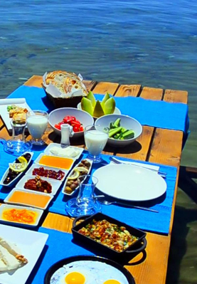 Bu Sene Moda "Denizde Kahvaltı"