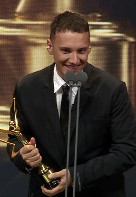 En İyi Erkek Şarkıcı ve Yılın Şarkısı – Edis