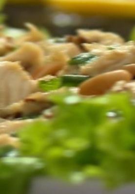 Tahinli Tavuk Salatası