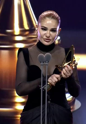 En İyi Arabesk Fantezi Müzik Kadın Şarkıcı – Derya Bedavacı