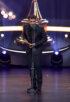 En İyi Erkek Şarkıcı – Edis